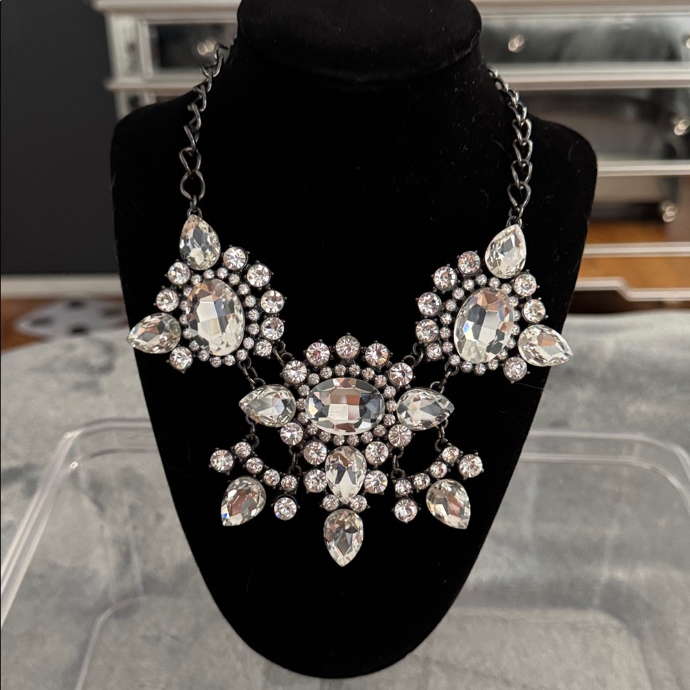 Elegant Crystal Statement Necklace